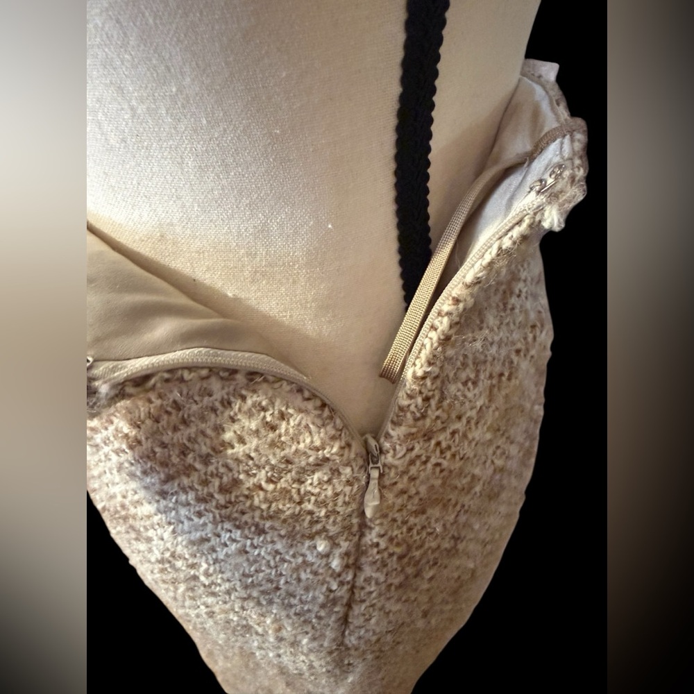 CHANEL Beige Tweed Suit - Picture 13 of 16